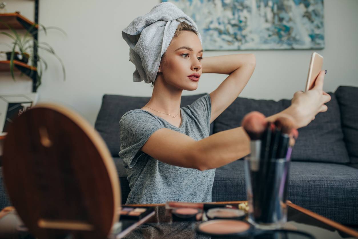 femme maquillage